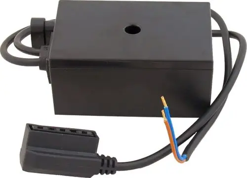 Adapterbox mit Kabeln, geeignet für die Verwendung mit Wolf Heizsystemen, speziell konzipiert für den Anschluss an ein Dreiwegeventil.